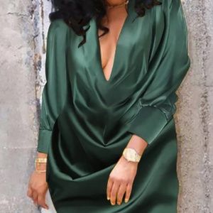 Dark green dress 2x brand new didn’t fit me right